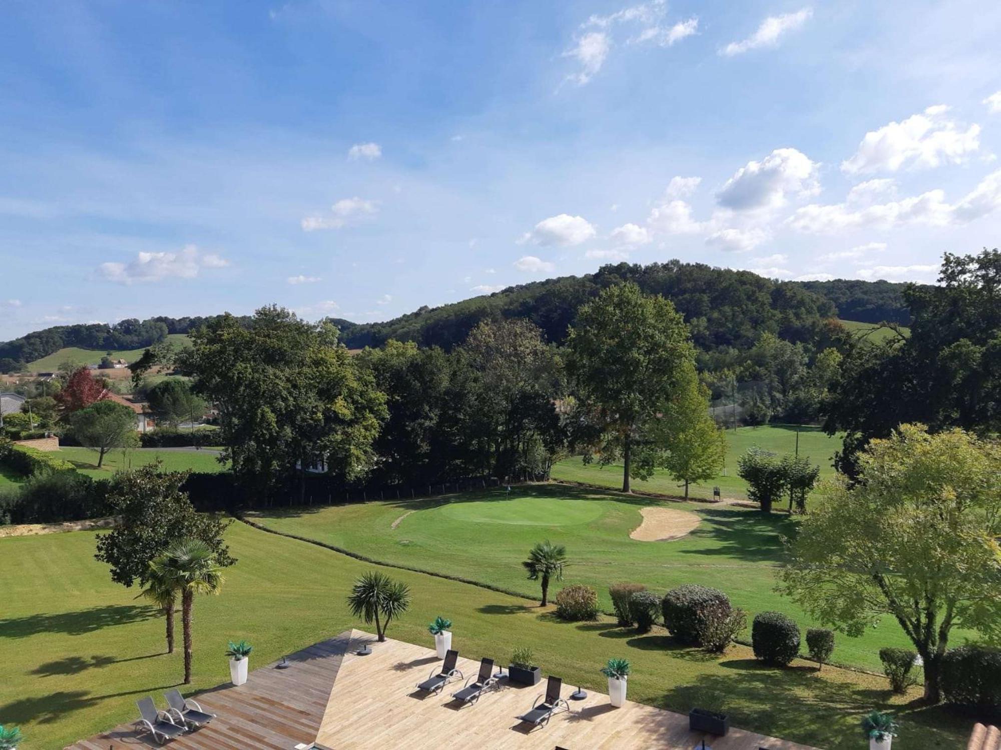 Brit Hotel Du Golf Le Lodge Salies-de-Béarn Exterior foto