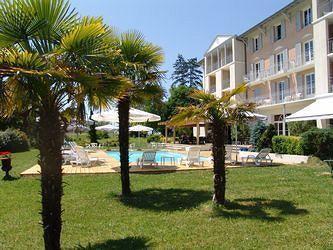 Brit Hotel Du Golf Le Lodge Salies-de-Béarn Exterior foto